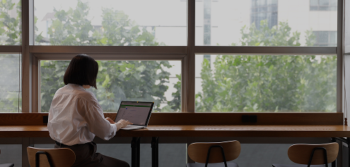 자율적으로 일하는 모습의 이미지